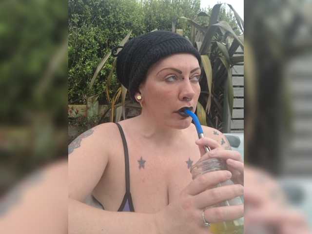 Pinkthehawk live cam on BongaCams