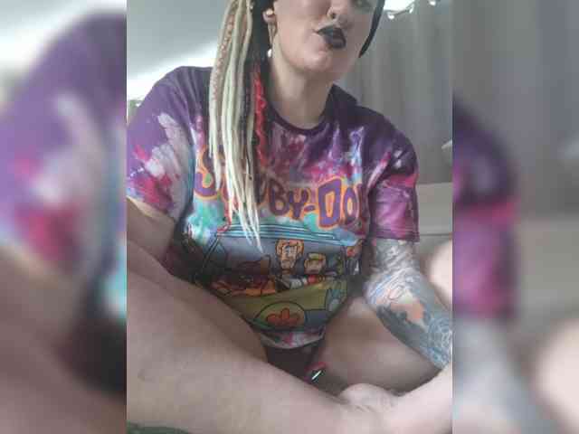Pinkthehawk webcam