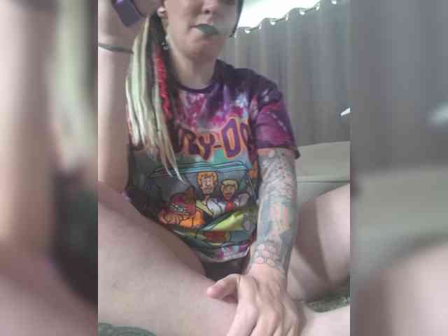 Pinkthehawk webcam