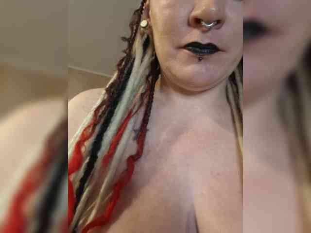 Pinkthehawk webcam