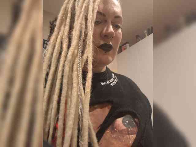 Pinkthehawk webcam