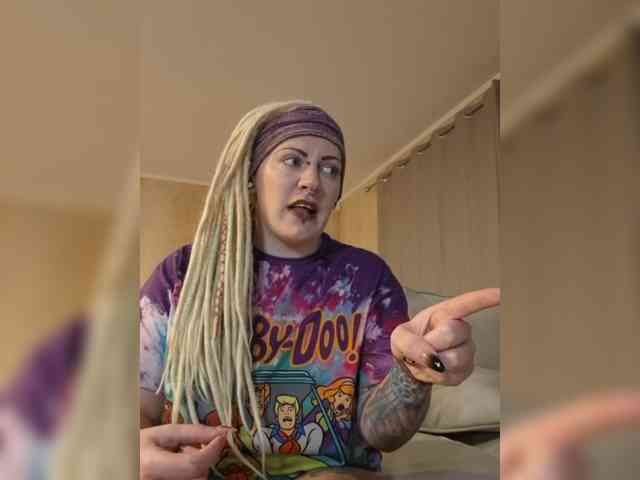 Pinkthehawk webcam