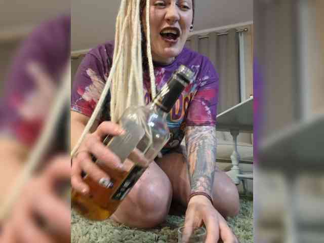Pinkthehawk webcam