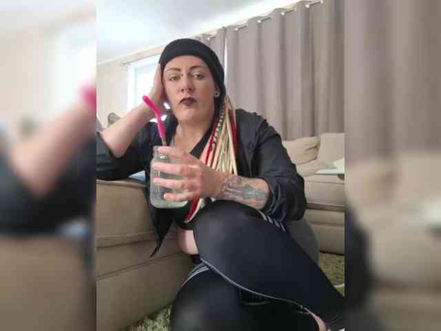 Pinkthehawk webcam