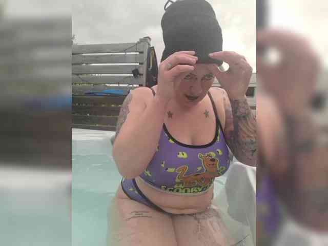 Pinkthehawk webcam