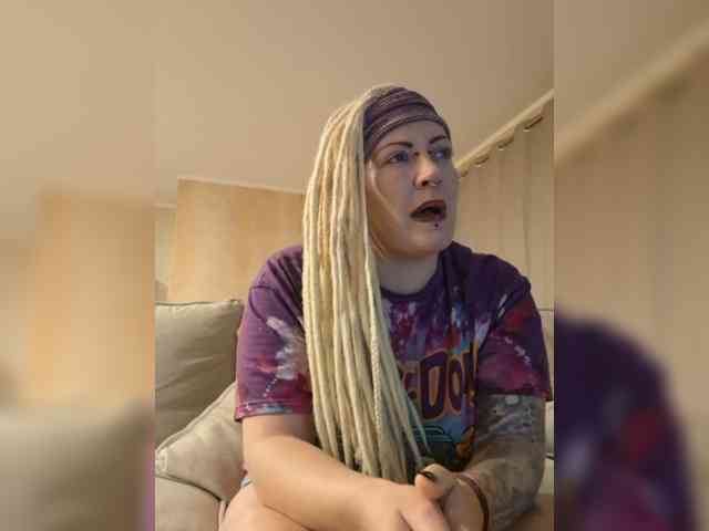 Pinkthehawk webcam