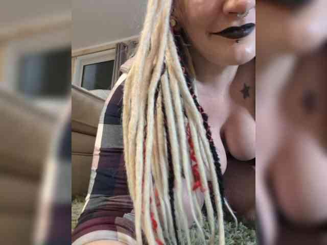 Pinkthehawk webcam