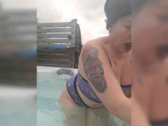 Pinkthehawk webcam