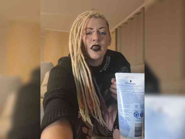Pinkthehawk webcam