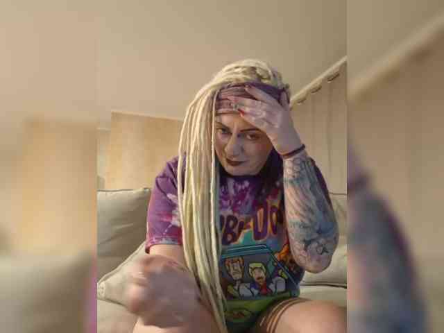 Pinkthehawk webcam