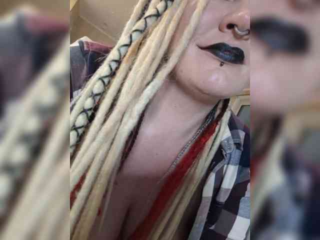 Pinkthehawk webcam