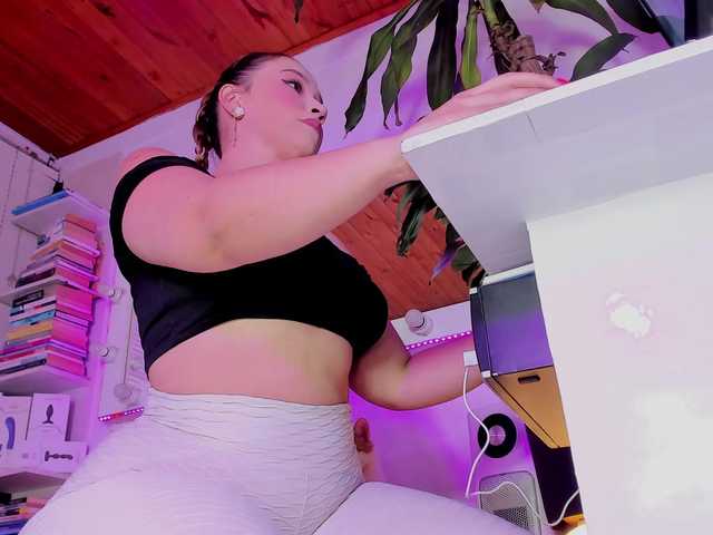 asscutebig live cam on BongaCams