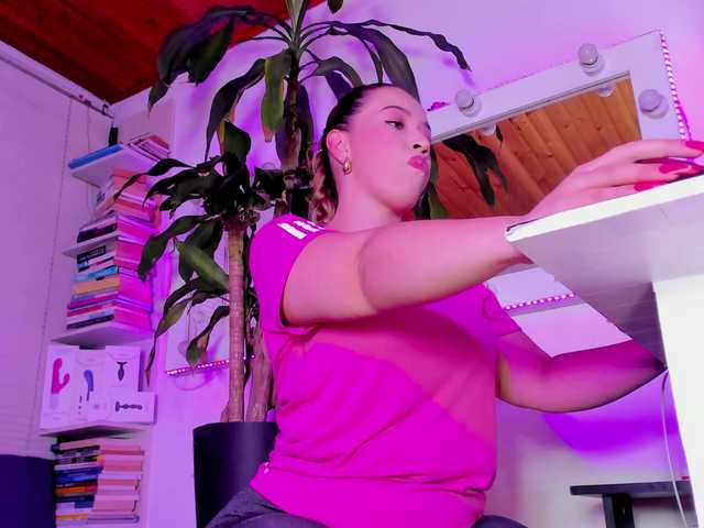 asscutebig live cam on BongaCams