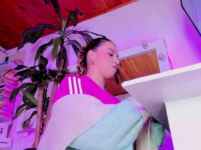 asscutebig live cam on BongaCams