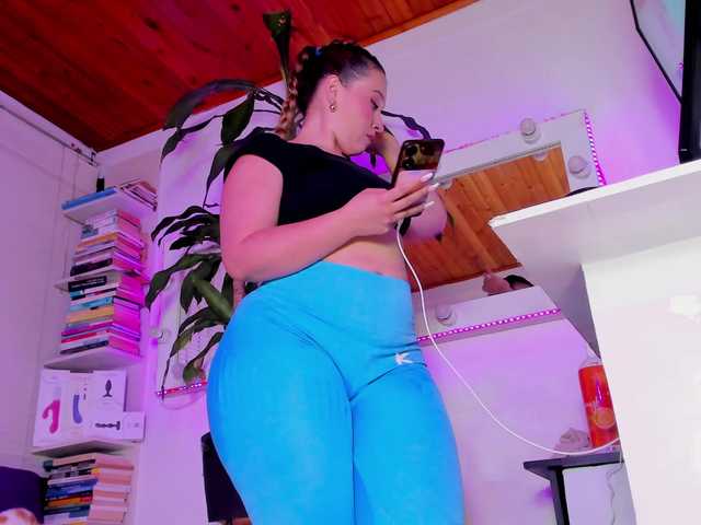 asscutebig live cam on BongaCams