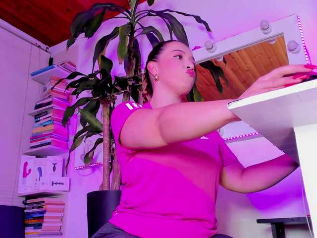 asscutebig live cam on BongaCams