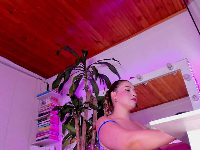 asscutebig live cam on BongaCams