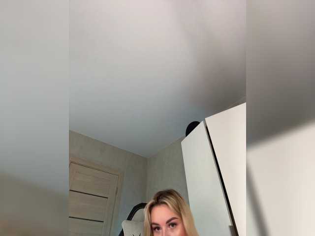 Mila-m live cam on UnifiedCams