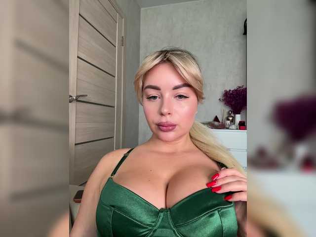 Mila-m live webcam show