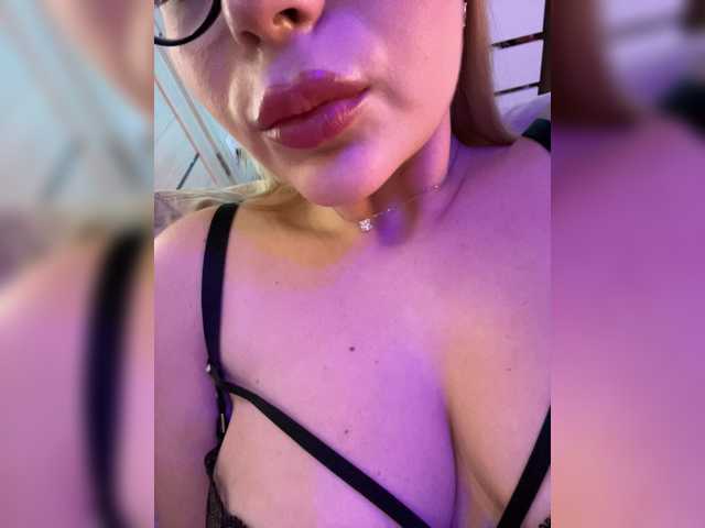 Mila-m live cam on BongaCams