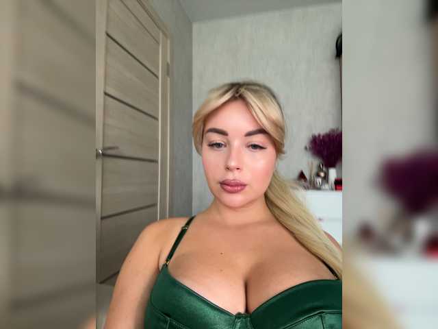 Mila-m live webcam show