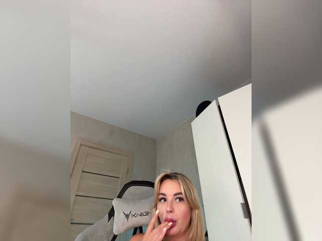 Mila-m live cam on BongaCams
