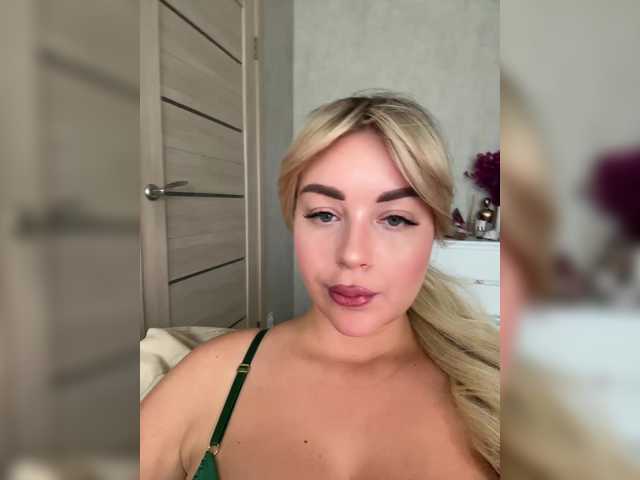 Mila-m live webcam show
