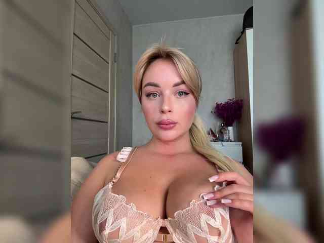 Mila-m Live Webcam on BongaCams
