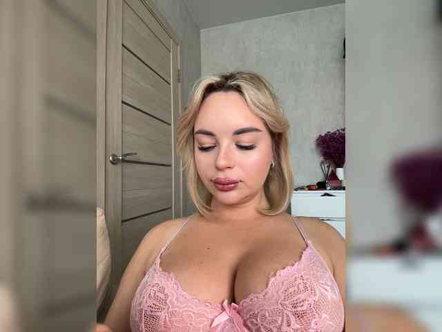Mila-m Live Webcam on BongaCams