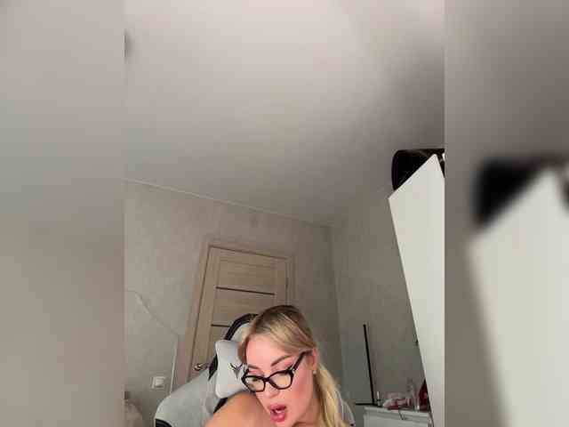 Mila-m Live Webcam on BongaCams