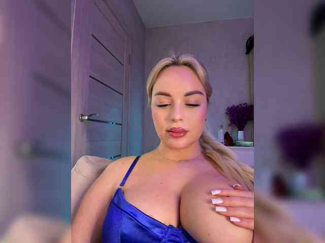 Mila-m Live Webcam on BongaCams