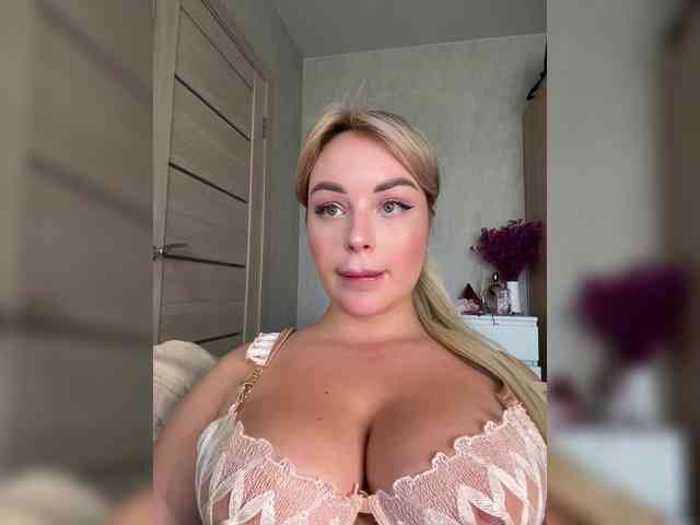 Mila-m Live Webcam on BongaCams