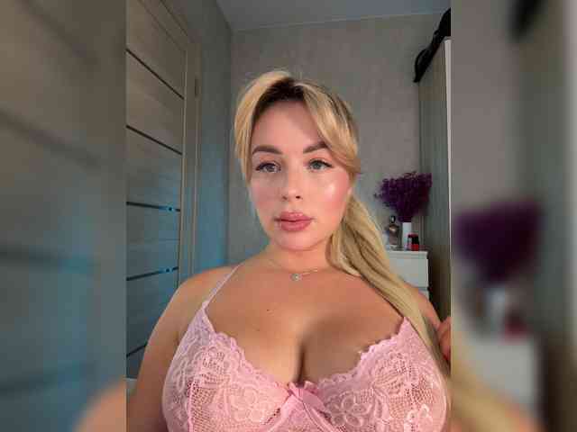 Mila-m Live Webcam on BongaCams