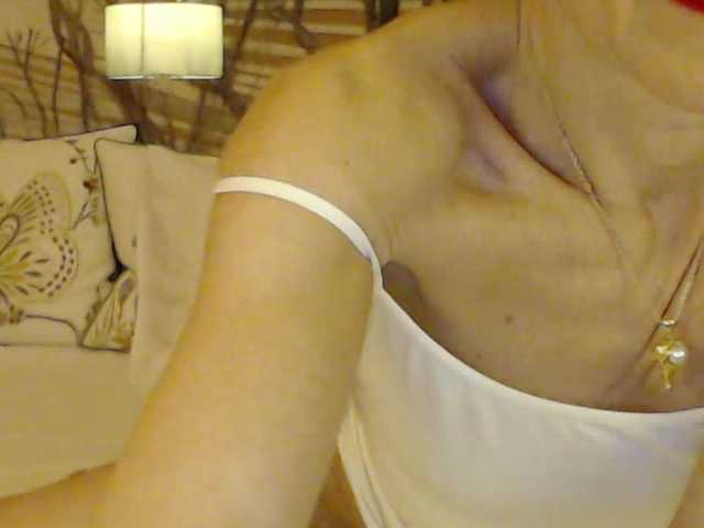 Lora8888's BongaCams show and profile