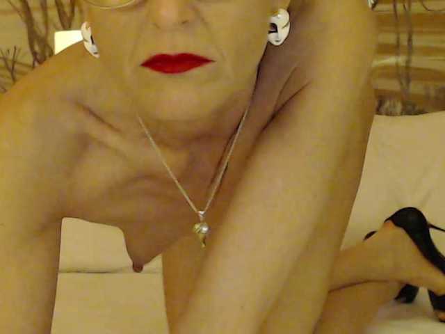 Lora8888 live cam on BongaCams