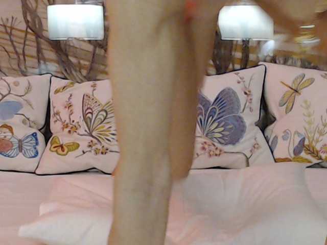 Lora8888 live cam on BongaCams