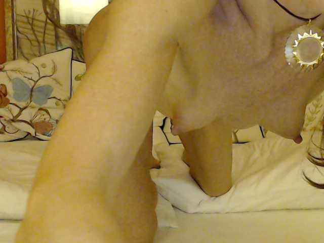 Lora8888 live cam on BongaCams