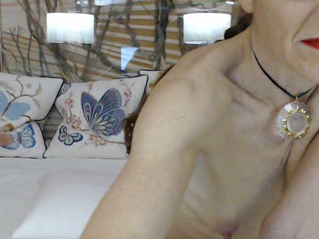 Lora8888 live cam on BongaCams