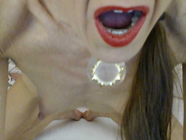 Lora8888, live now on BongaCams