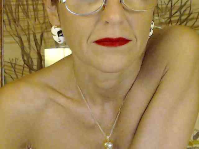 Lora8888 Live Webcam on BongaCams