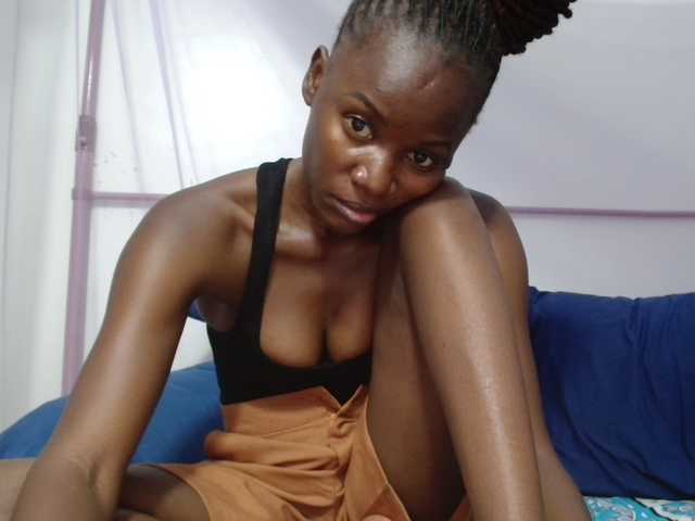 Zawadi95 live cam on BongaCams