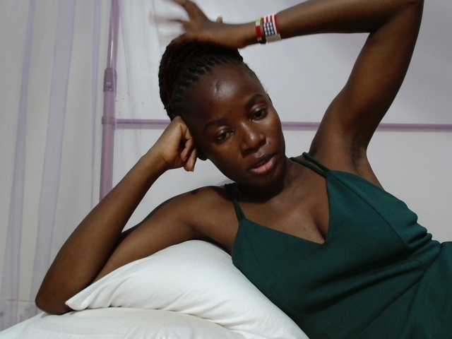 Zawadi95 live cam on BongaCams
