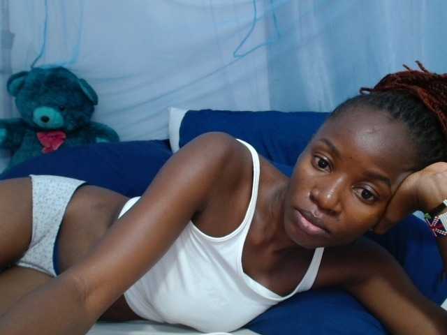 Zawadi95 live cam on BongaCams