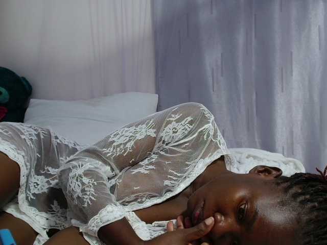 Zawadi95 live cam on BongaCams
