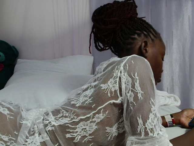 Zawadi95 live cam on BongaCams