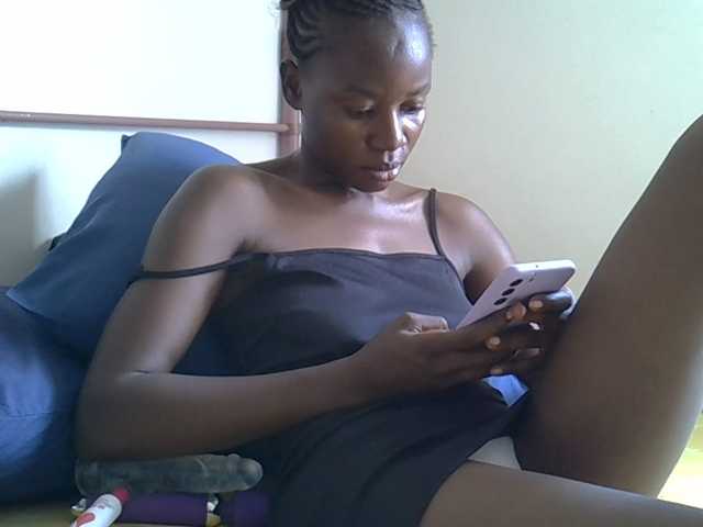 Zawadi95 live cam on BongaCams