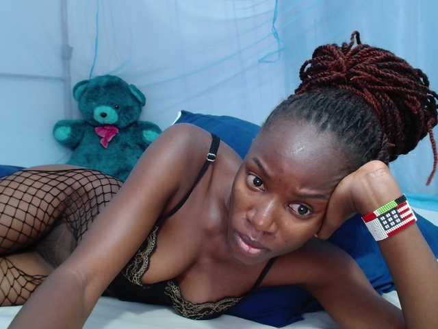 Zawadi95 live cam on BongaCams