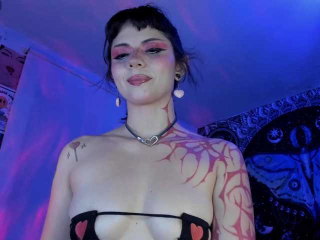 le modèle YourRosenrot est en webcam porno dans un show sur le site bongacams, il possède les tags suivants: Latino/Hispanic,Brunette,Shaved