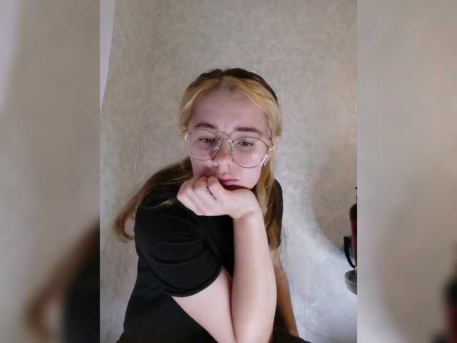 kroshka-meow live cam on BongaCams
