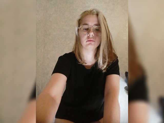 kroshka-meow live cam on BongaCams